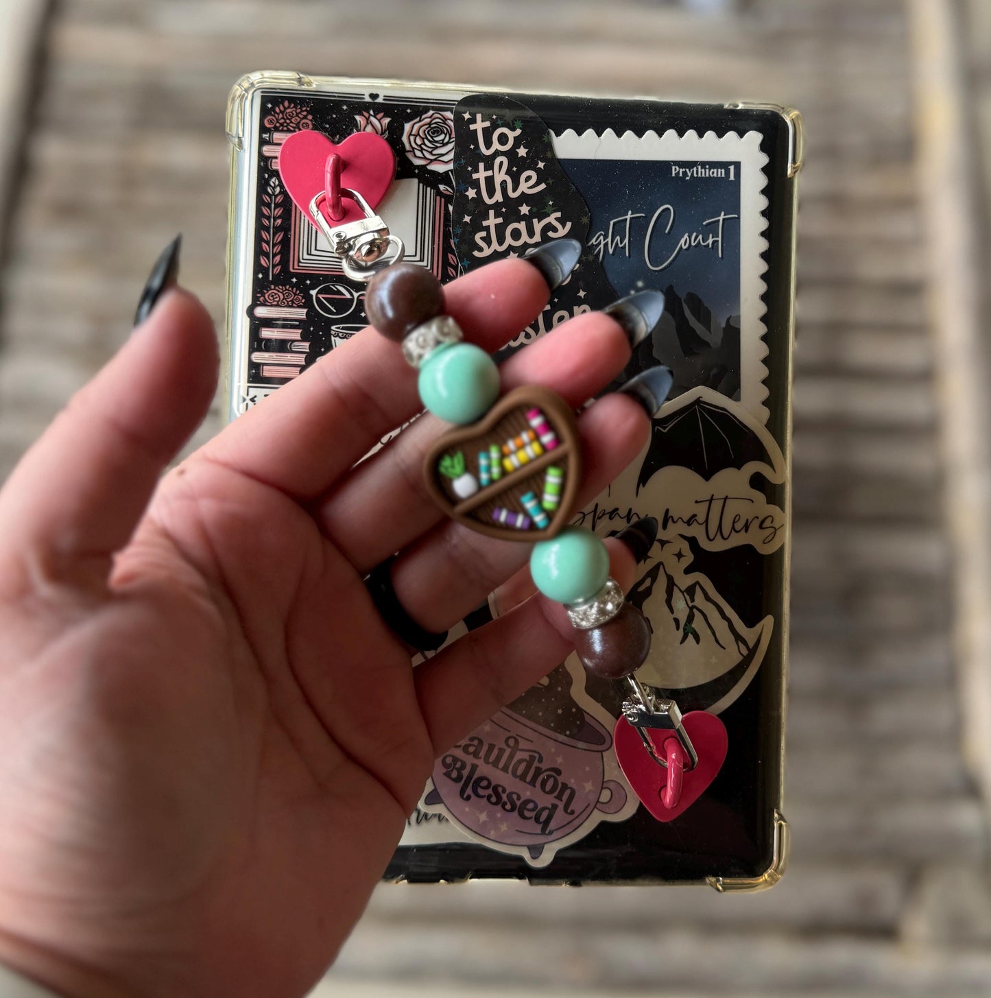 Heart Bookshelf E-Reader Strap